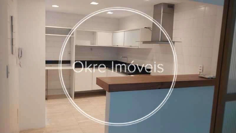 4-bedroom apartment with an open kitchen and stove — photo 2