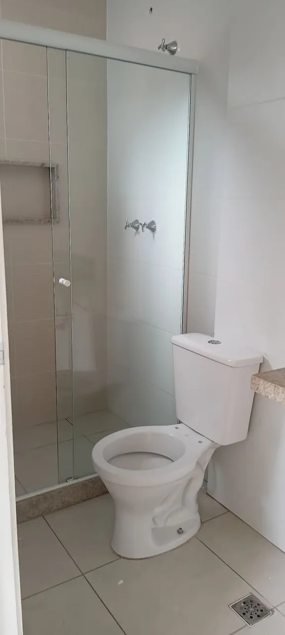 2-bedroom apartment in a building with a gym — photo 4