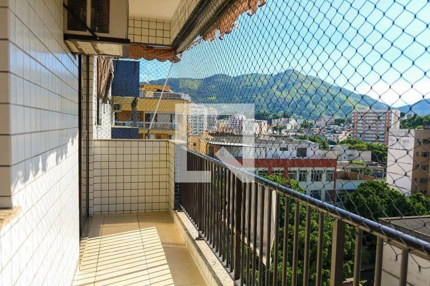 3-bedroom apartment with a suite and glass-enclosed showers — photo 39