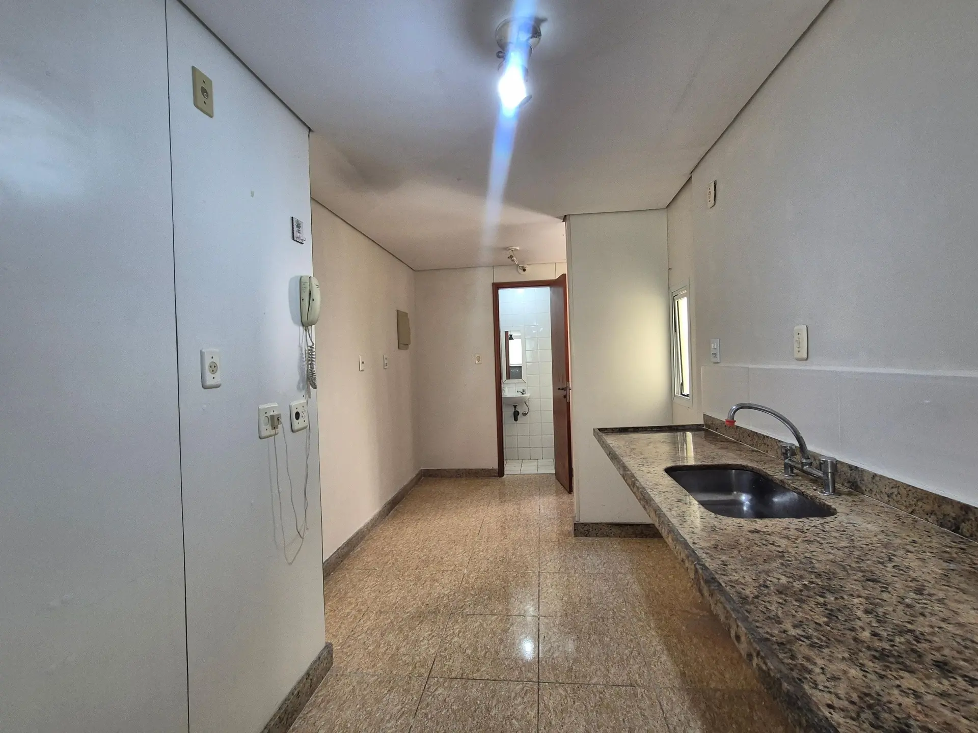 Apartamento com 2 quartos, suíte e varanda com animais — photo 17