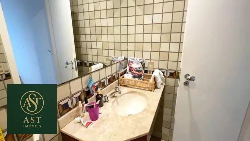 686 m² house with floor-to-ceiling windows and a bathtub — photo 82
