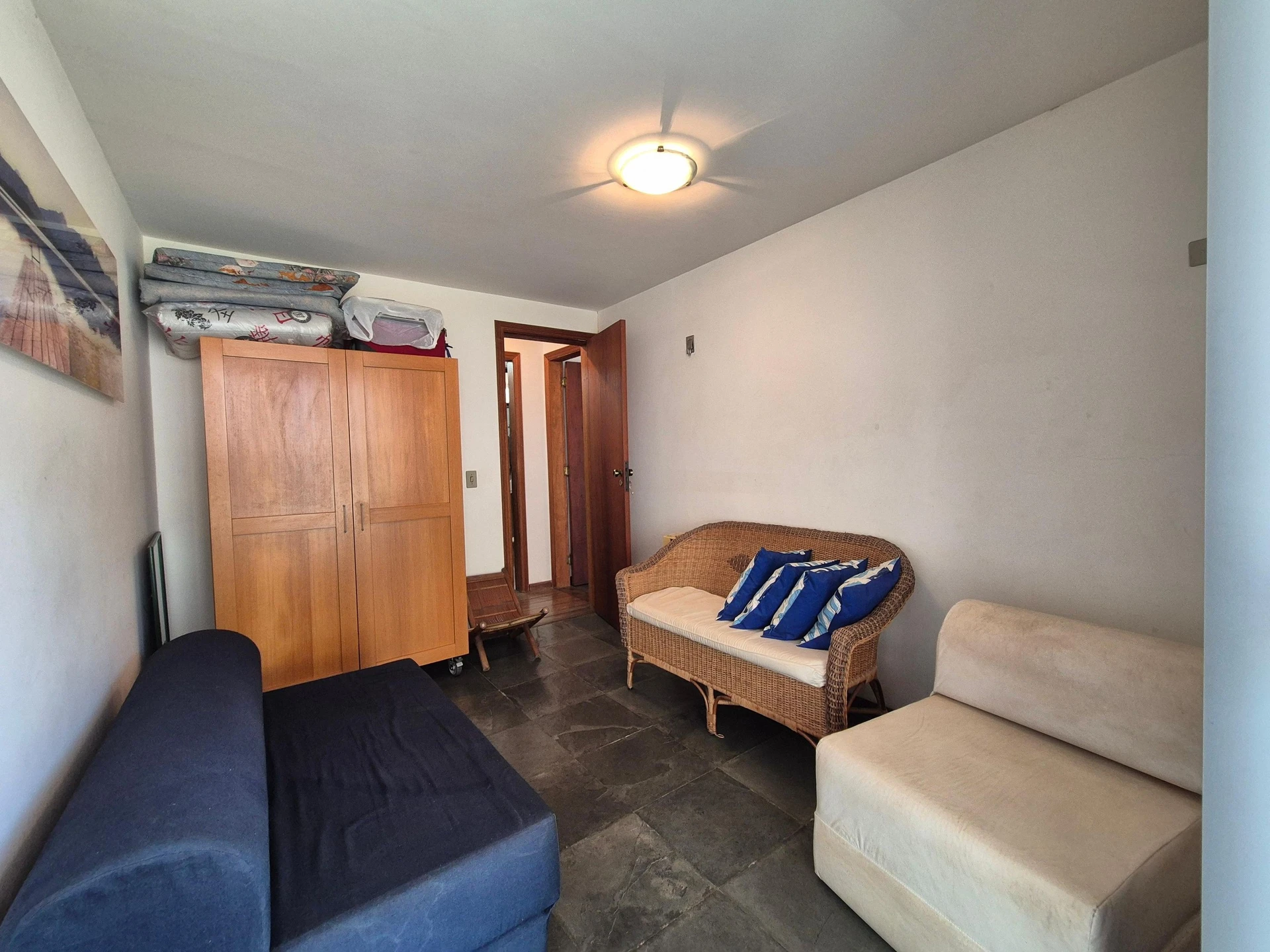 Glass-enclosed balcony in a 2-bedroom apartment, 84 m² — photo 22