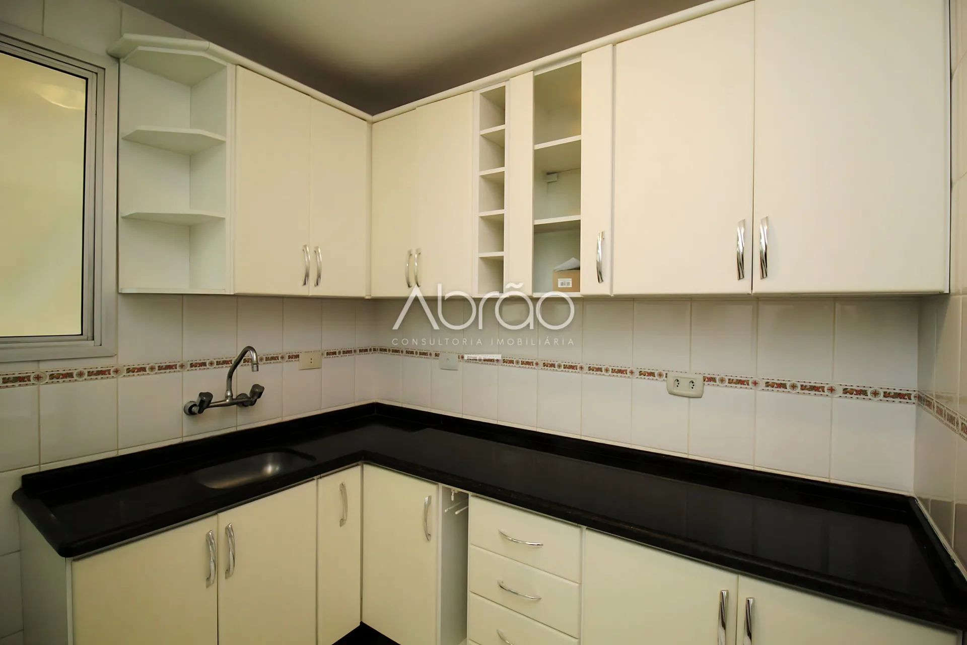 Apartamento con 3 dormitorios y balcón con parrilla — photo 8