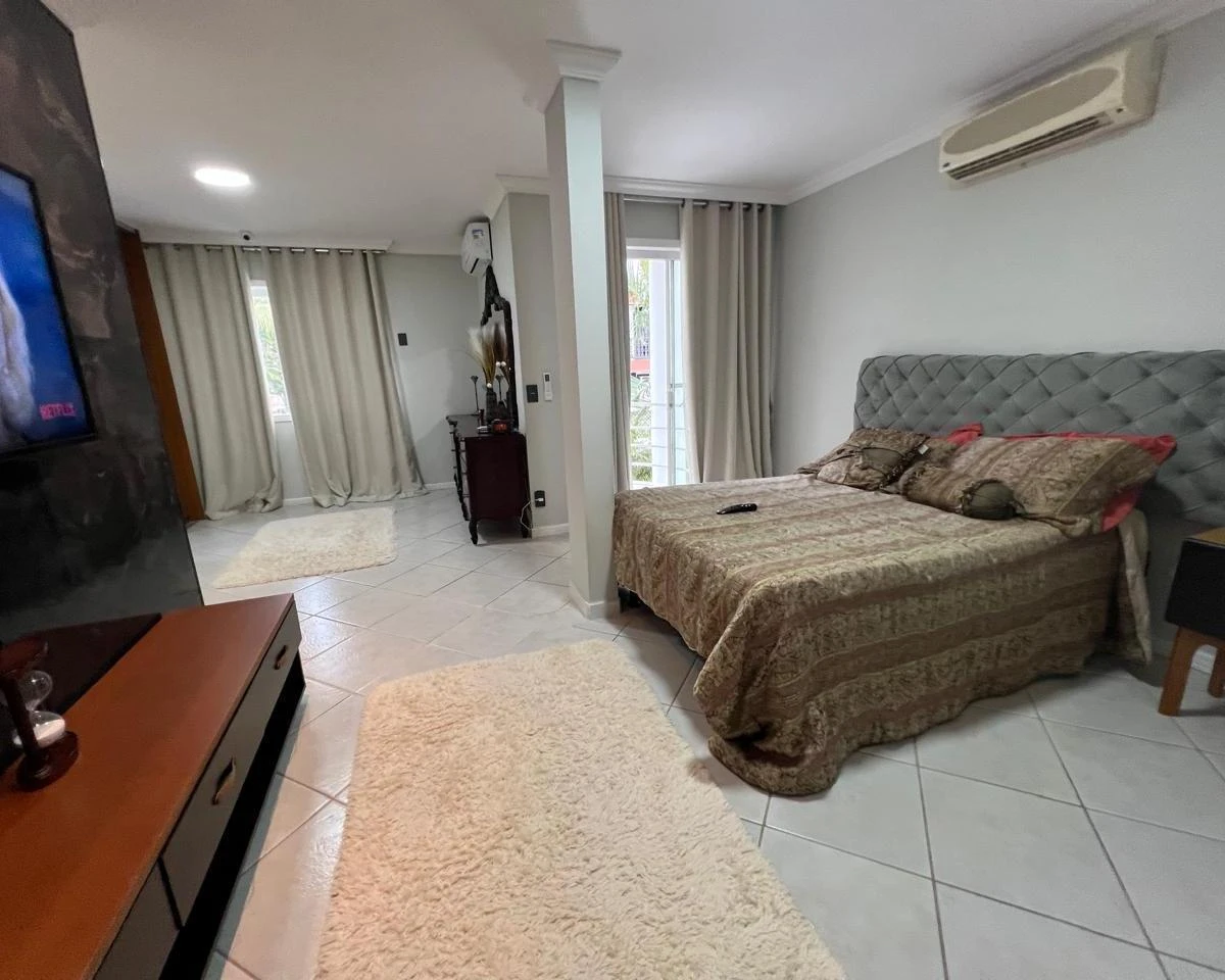 Casa mobiliada de 300 m² com 4 dormitórios e 5 banheiros — photo 8