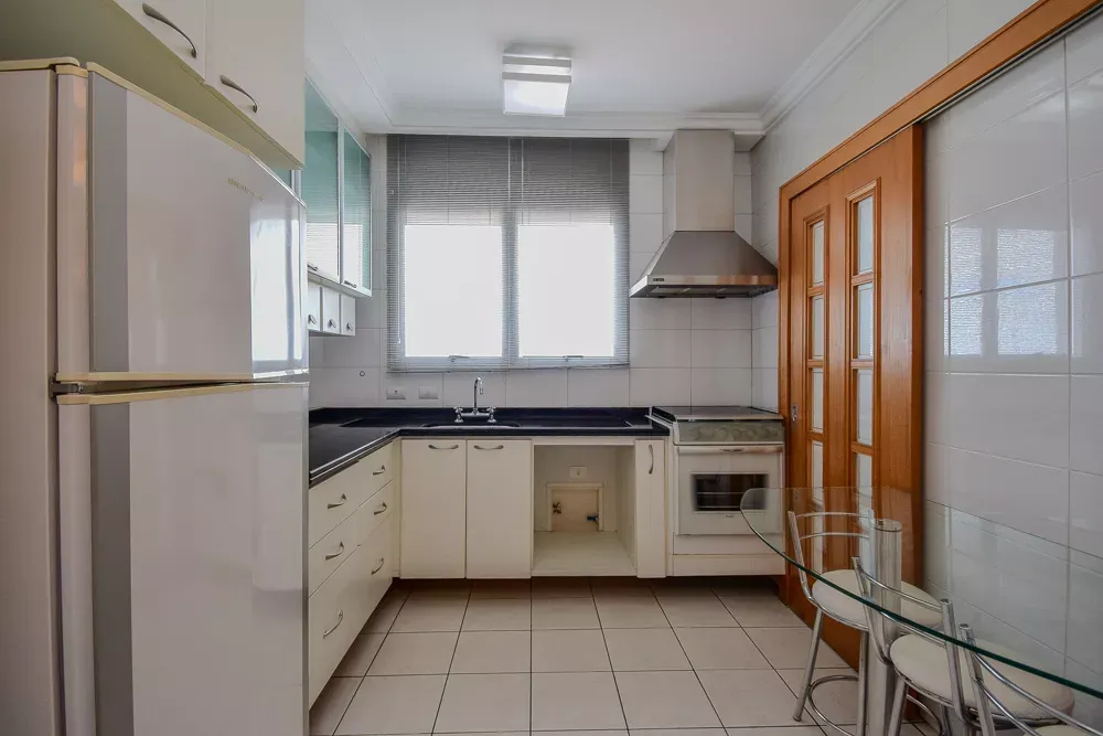 Furnished apartment with 3 bedrooms and 115 m² — photo 2