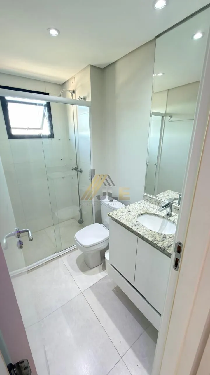 2-bedroom apartment with a glass-enclosed balcony — photo 5