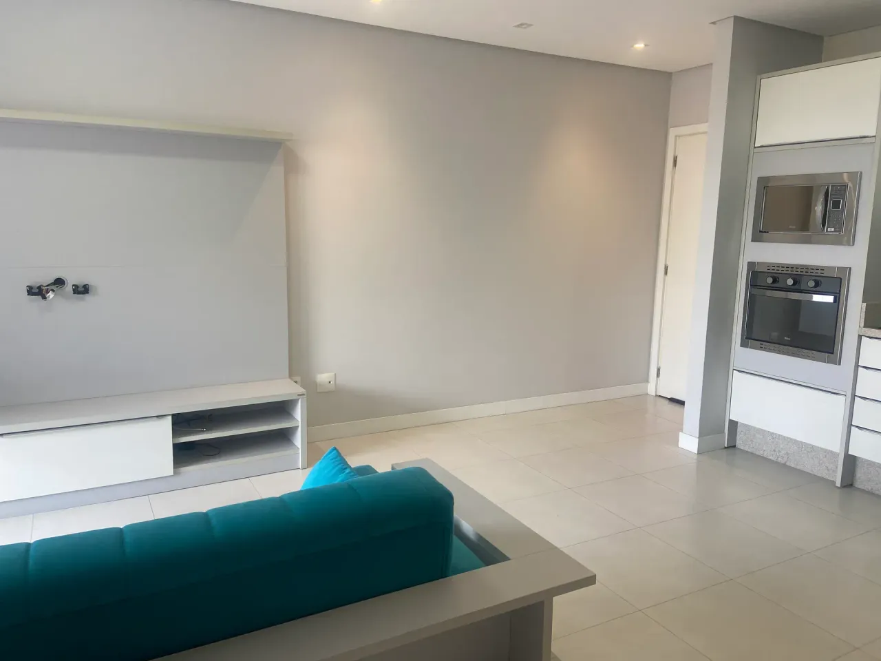 2-bedroom apartment in a building with a gym — photo 18