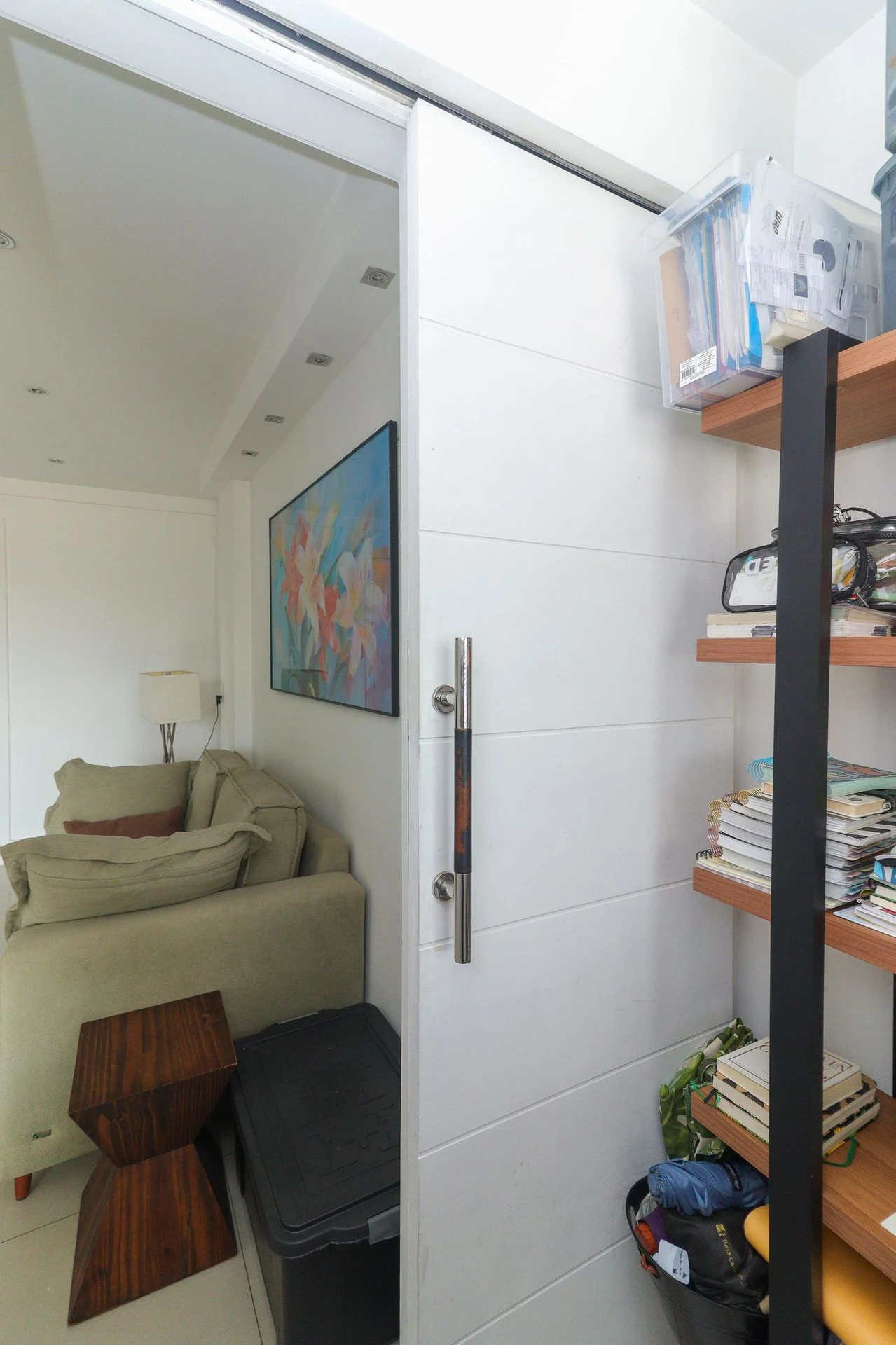 105 m² apartment with a home office and a washing machine — photo 61