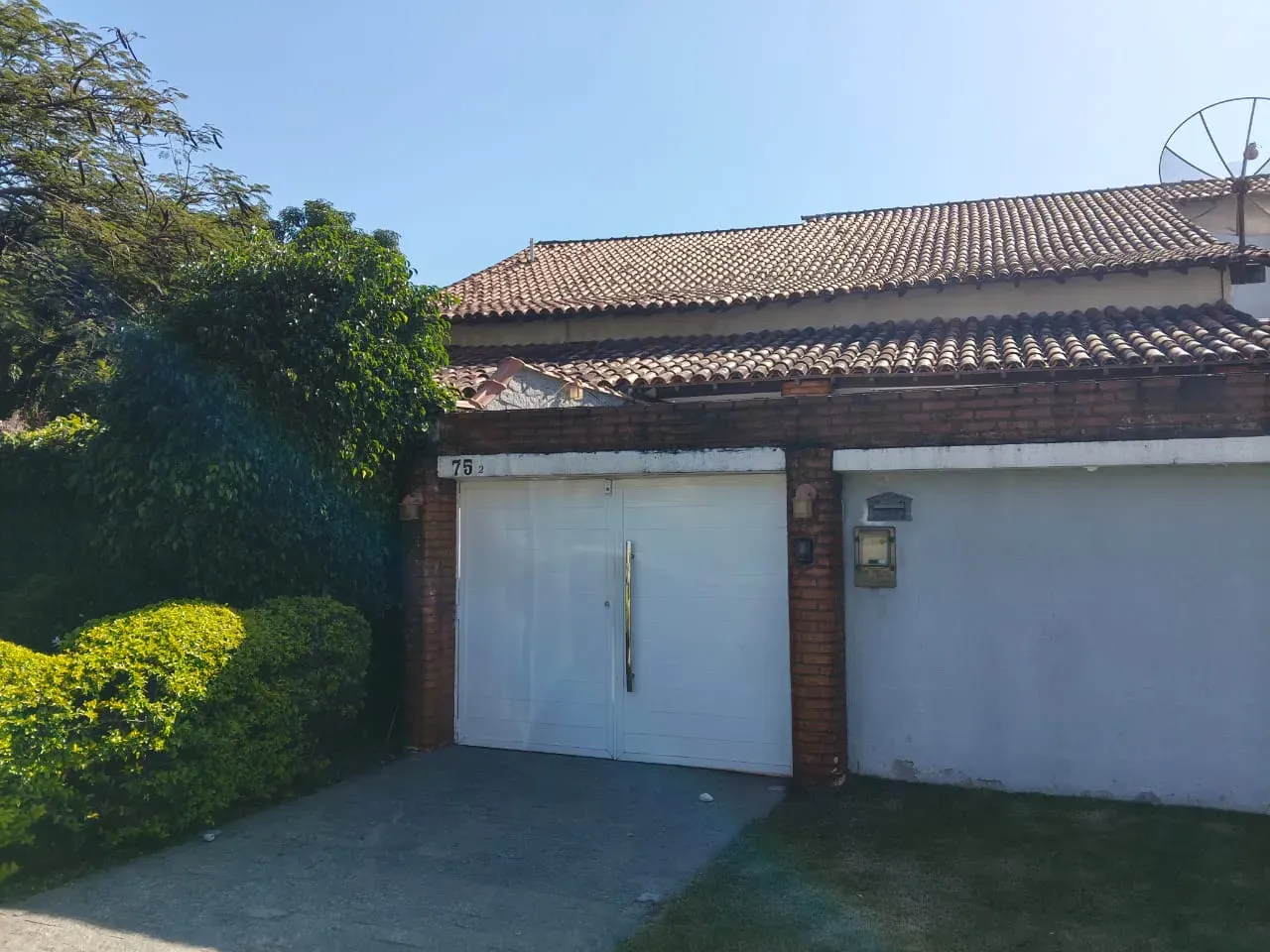 240 m² house with a garden and a grill on the balcony — photo 4