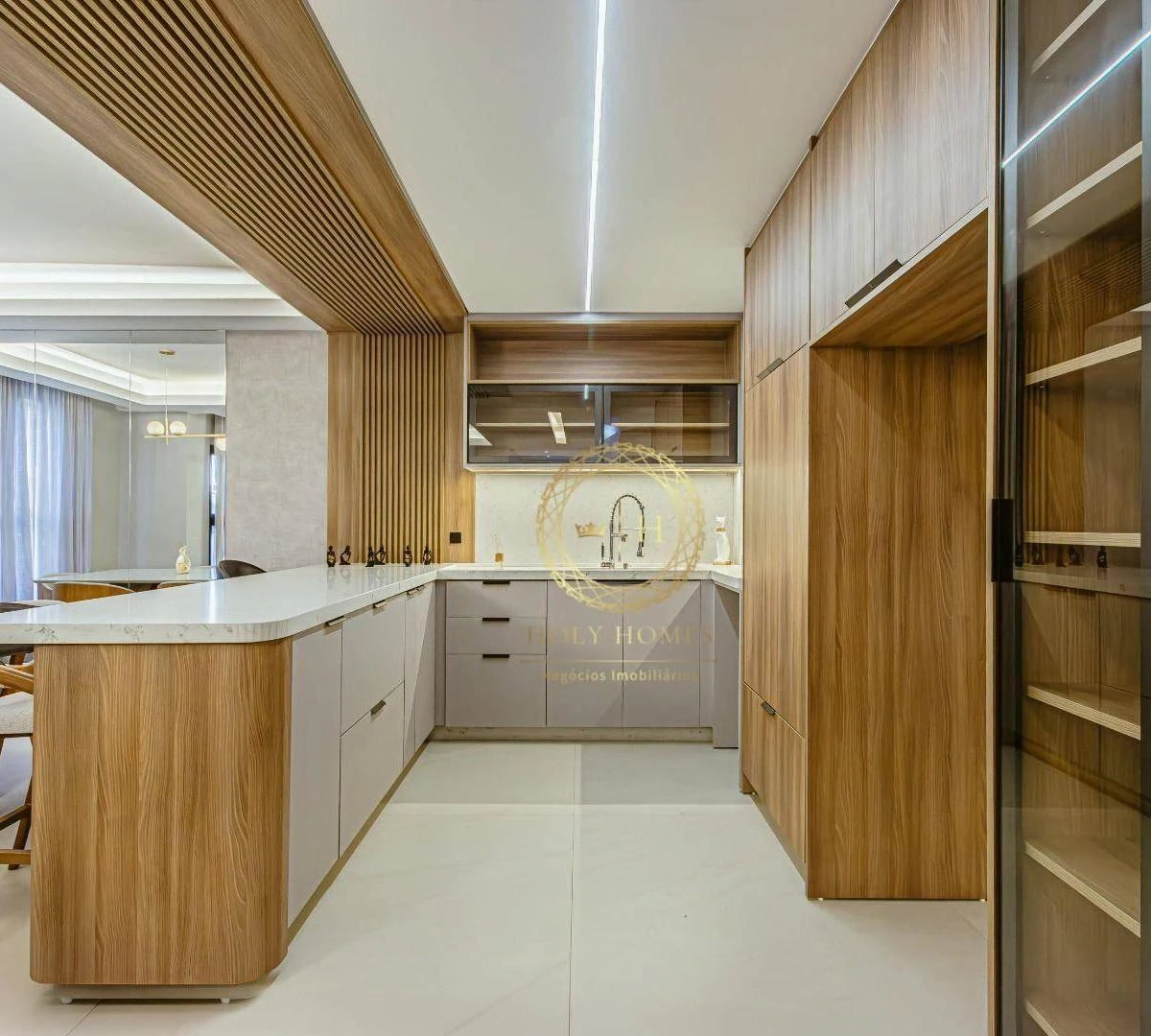 Condo house with a balcony and open-plan kitchen — photo 11