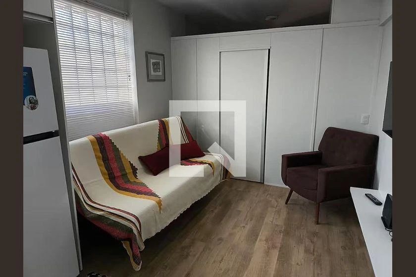 34 m² apartment with 1-bedroom suite and compact kitchenette — photo 4