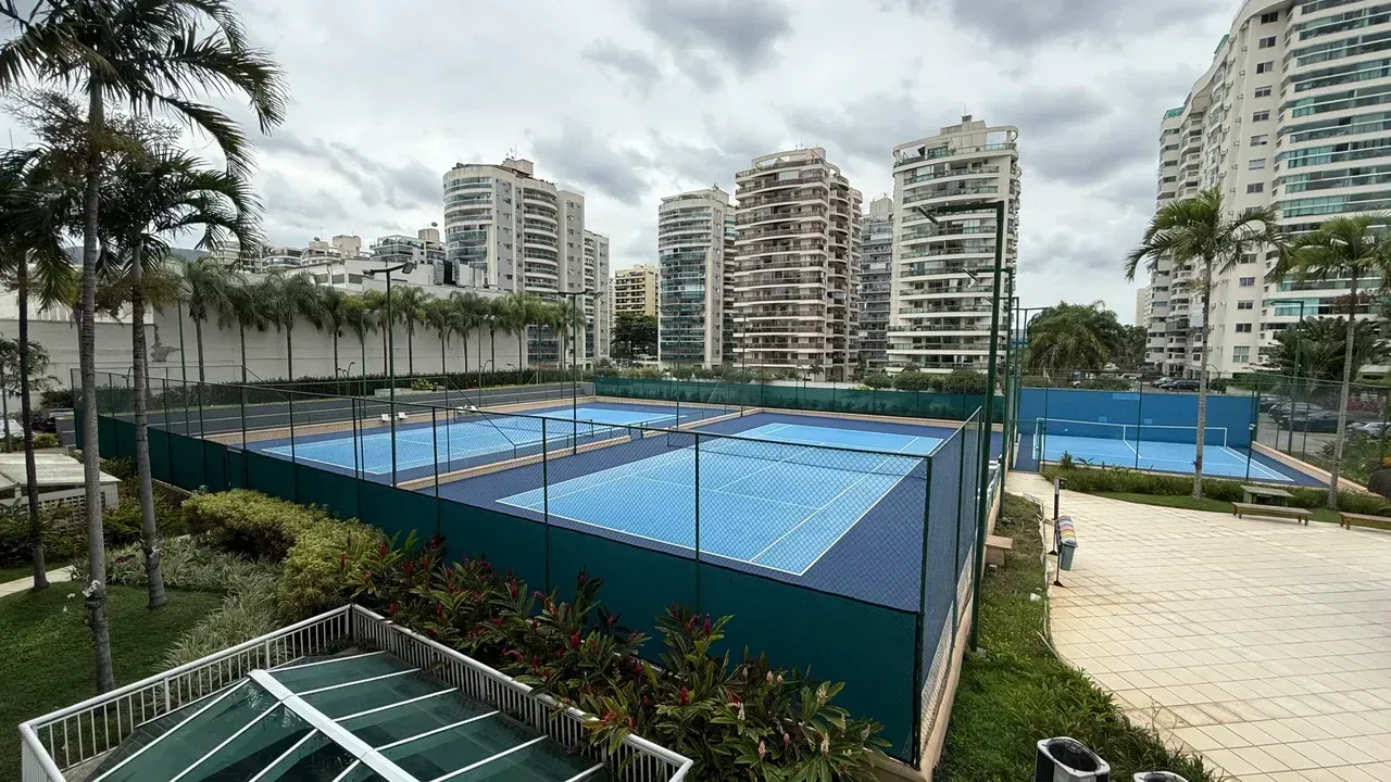 Glass-enclosed balcony in a 3-bedroom apartment, 93 m² — photo 21