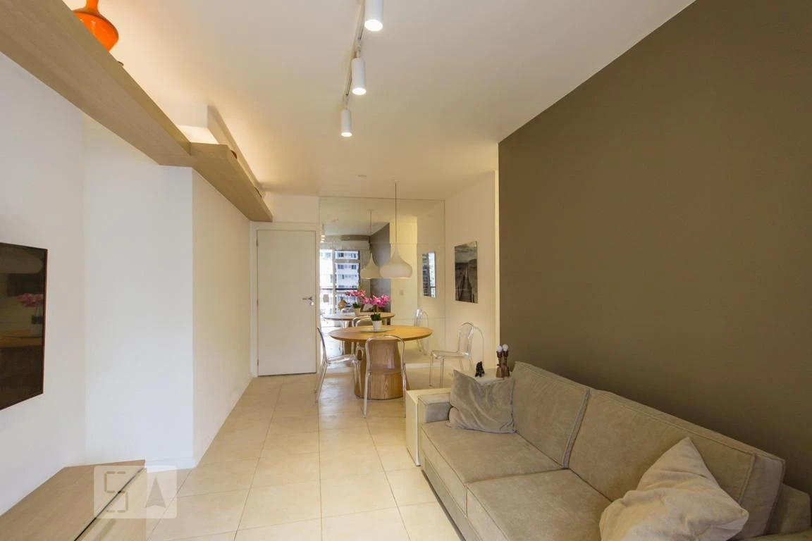 60 m² apartment with a walk-in closet and a home office — photo 7