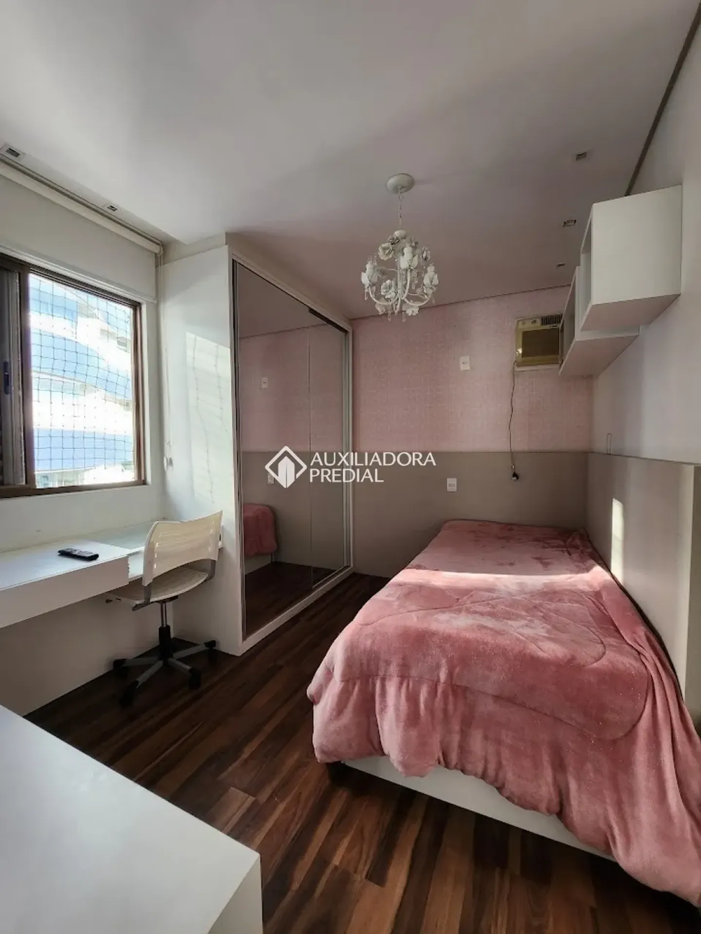 Apartamento amueblado con 3 dormitorios y jardín privado — photo 18