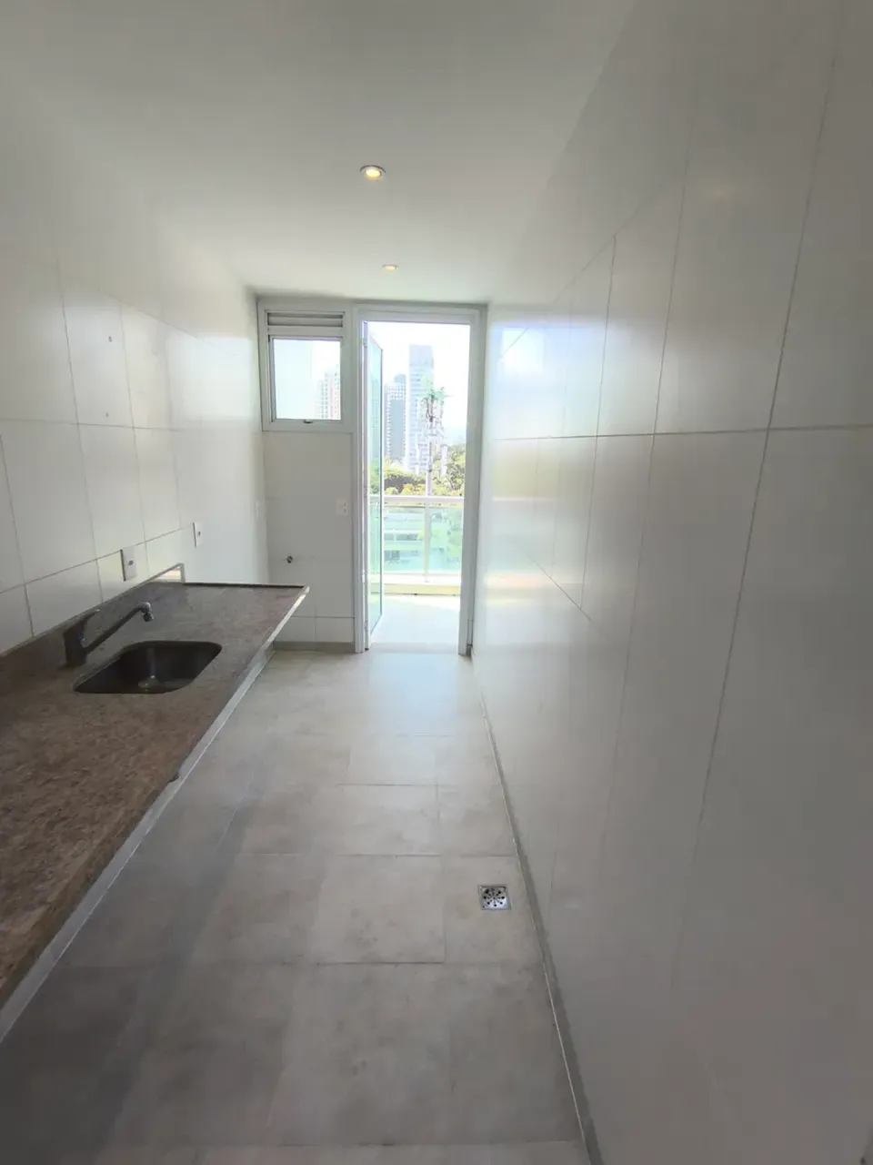 Вид на воду та 1 спальня: квартира 575 м² — photo 13