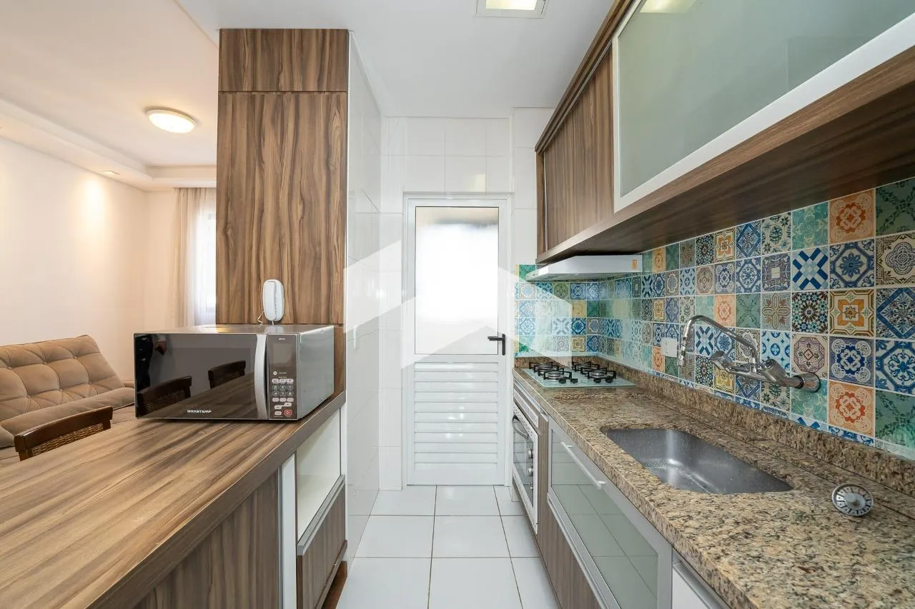 Furnished 2-bedroom apartment with 1 bathroom — photo 12