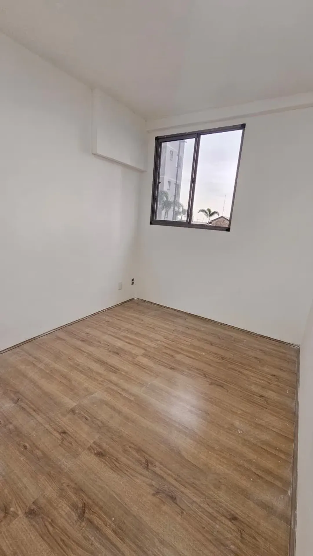 Unfurnished apartment with separate kitchen and 2 parking — photo 48