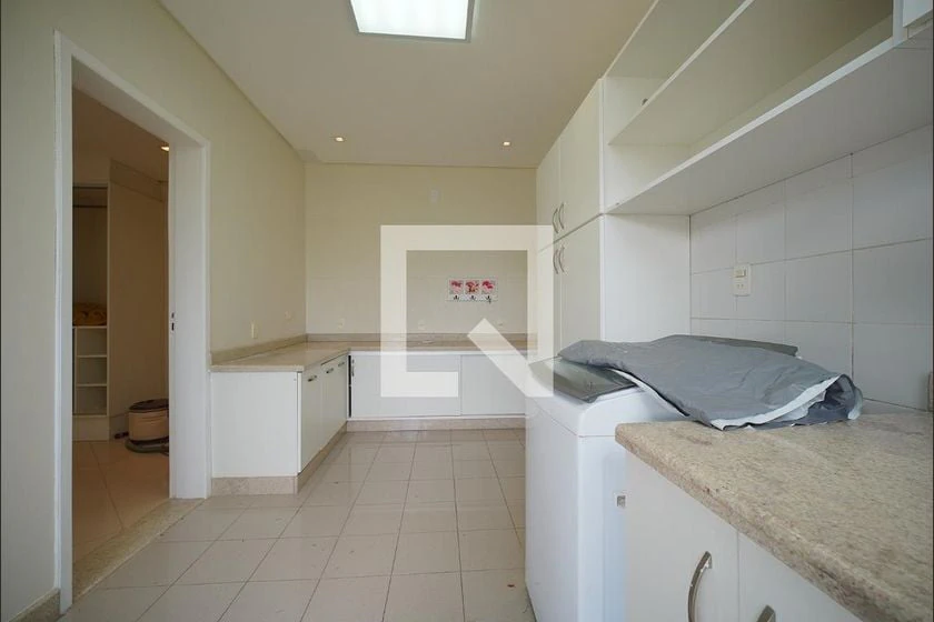 Furnished house, 350 m², with a glass-enclosed balcony — photo 2
