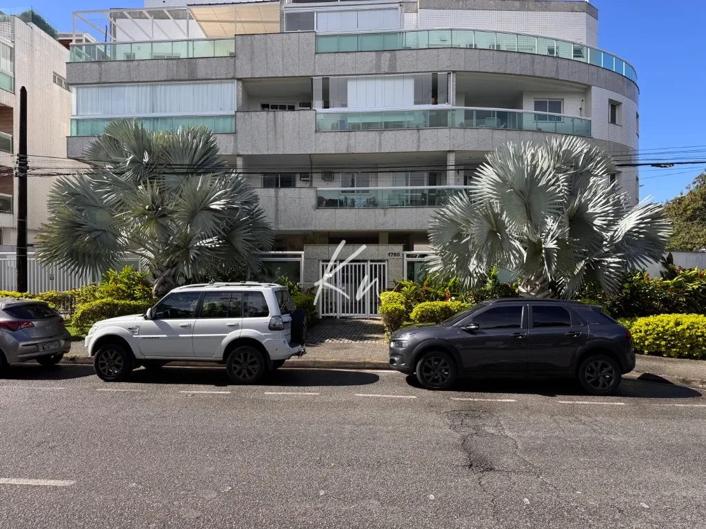 210 m² unfurnished apartment with 3 bedrooms and 5 baths — photo 46