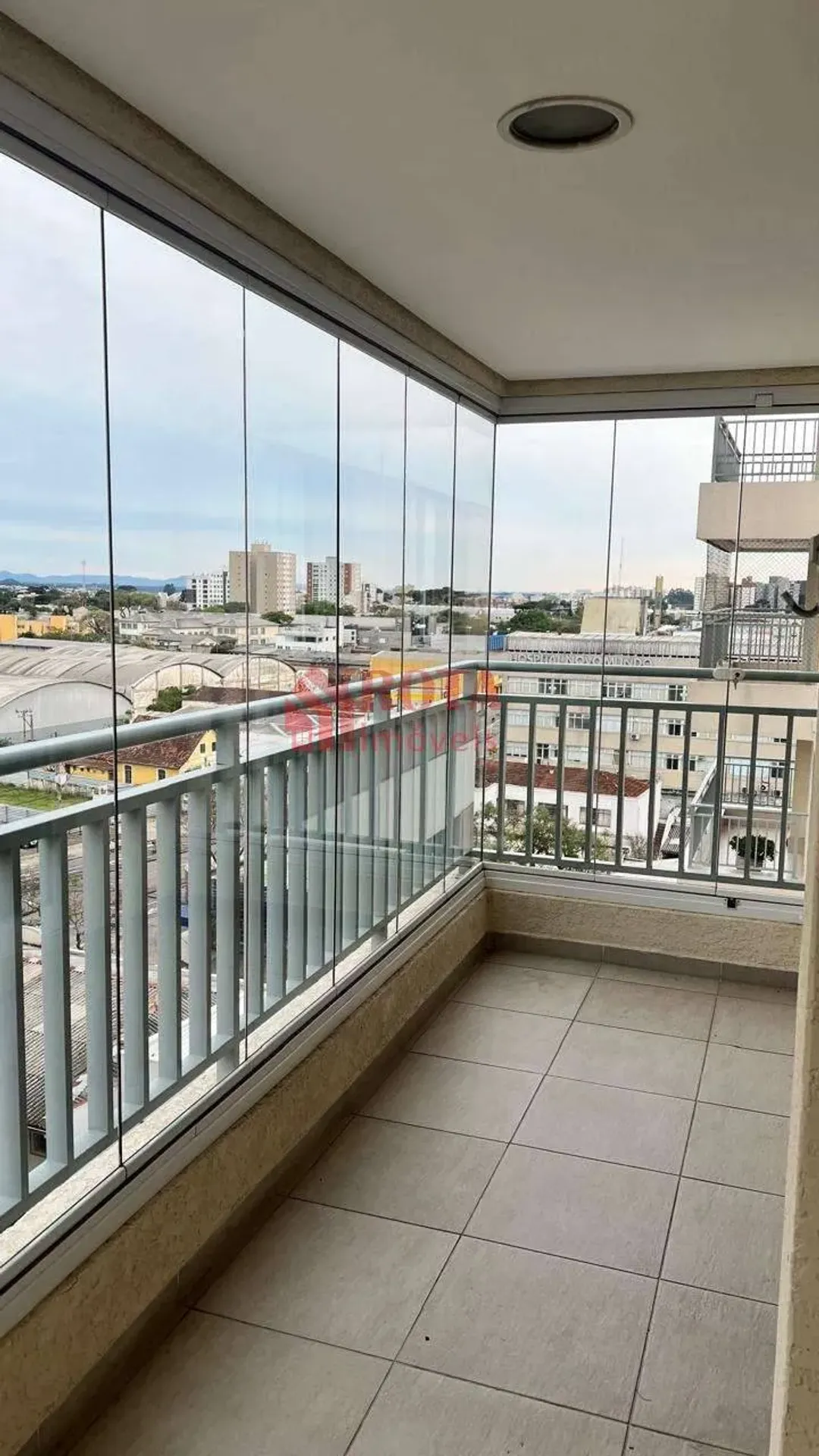 2-bedroom apartment with a glass-enclosed balcony — photo 4