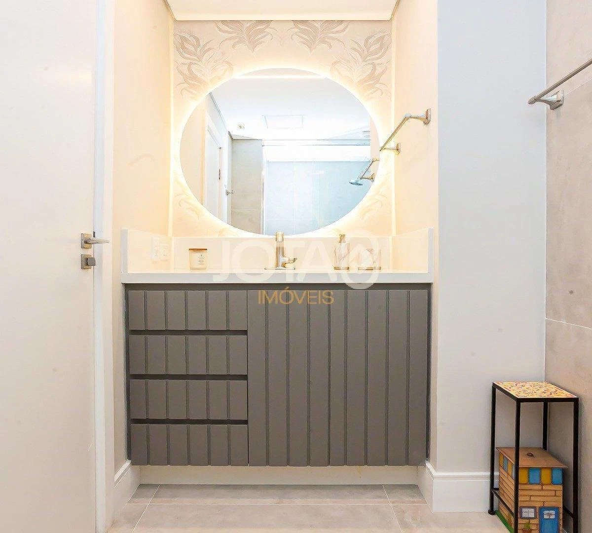 Furnished 3-bedroom apartment with 201 m² — photo 45