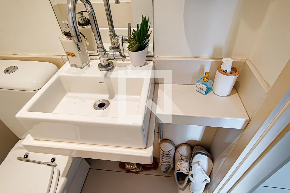 Apartamento mobiliado com 2 quartos e varanda com churrasqueira — photo 33
