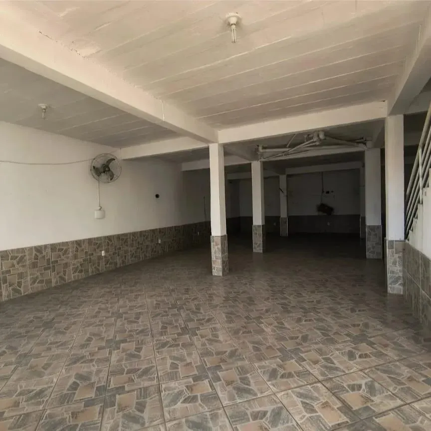 House, 350 m², with a walk-in closet — photo 2