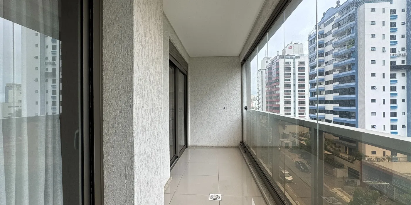 Furnished apartment, 57 m², with a glass-enclosed balcony — photo 28