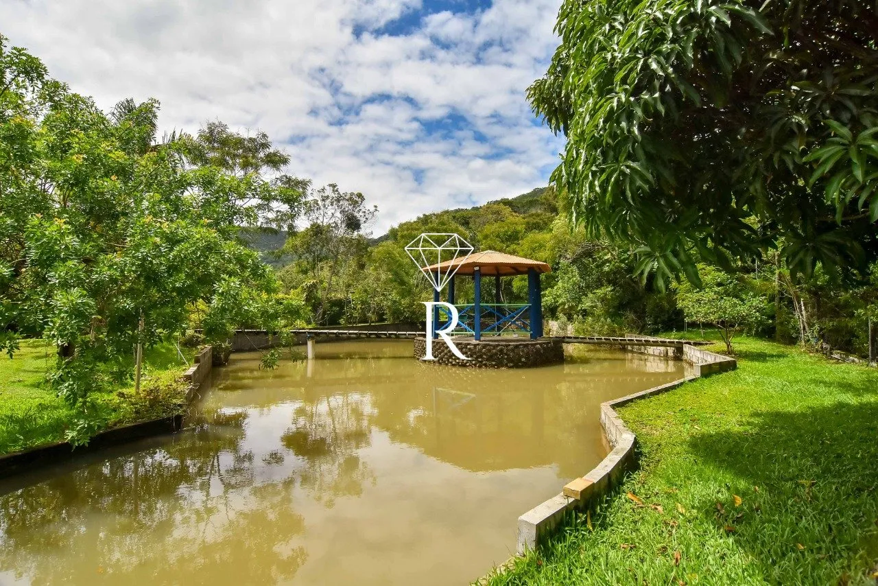Casa tipo sítio con 4 dormitorios y 6 plazas de aparcamiento — photo 46