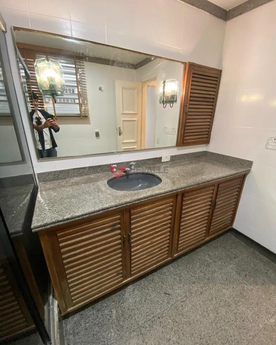 Apartamento de 210 m² com 4 quartos e 3 banheiros — photo 4