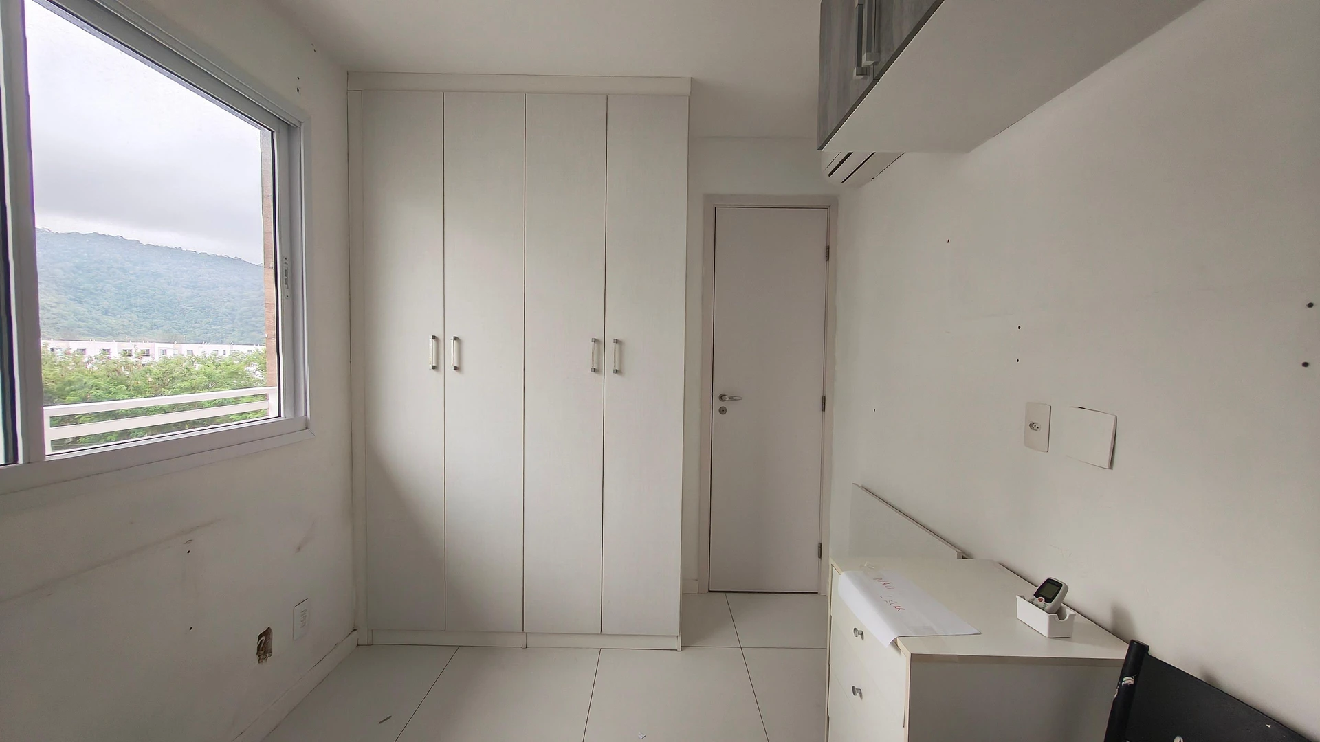 Glass-enclosed balcony in a 3-bedroom apartment, 87 m² — photo 29