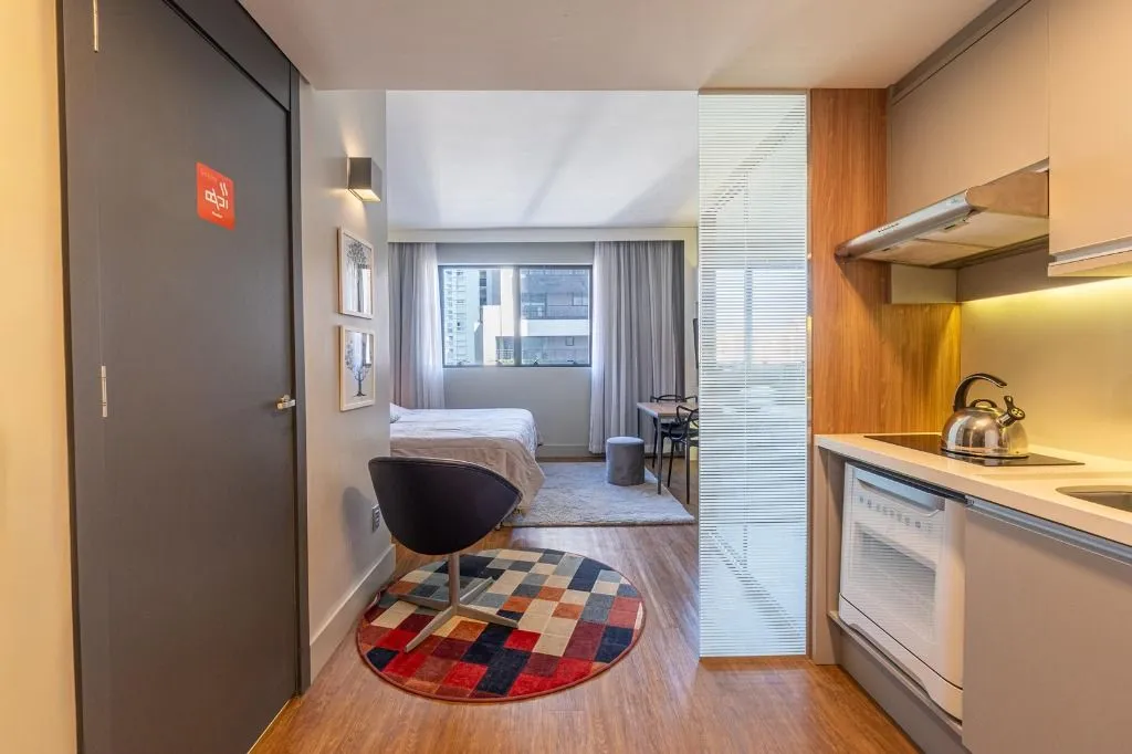 Studio mobiliado com 51 m², 1 quarto e vista da cidade — photo 13
