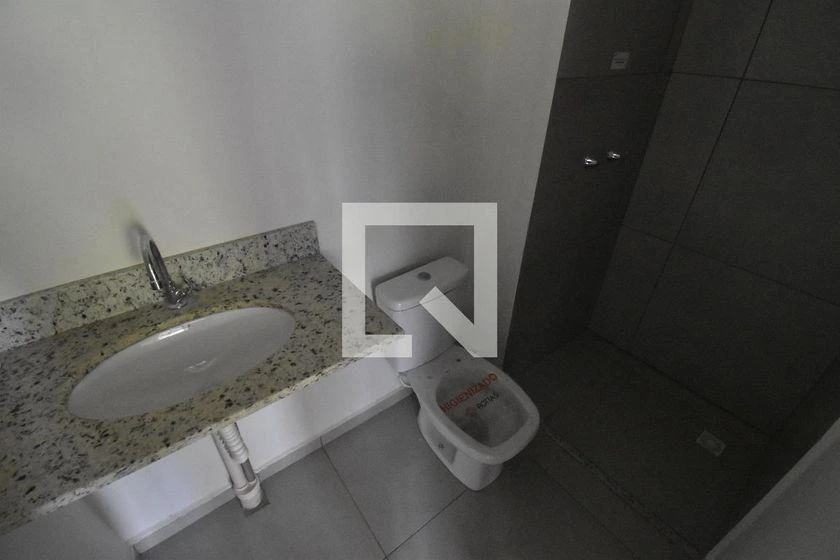Balcony with a grill in a 2-bedroom apartment, 53 m² — photo 38