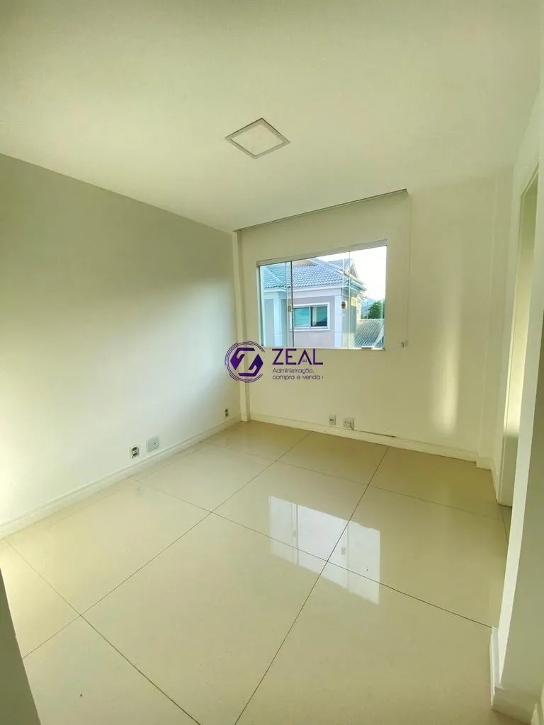Balcony with a grill in a 4-bedroom house, 278 m² — photo 6