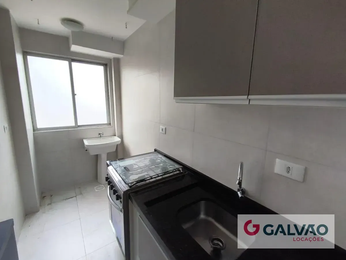 Furnished 1-bedroom apartment with open-plan kitchen — photo 3