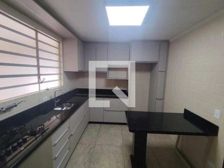 Casa con piso de madera o laminado en Curitiba — photo 11