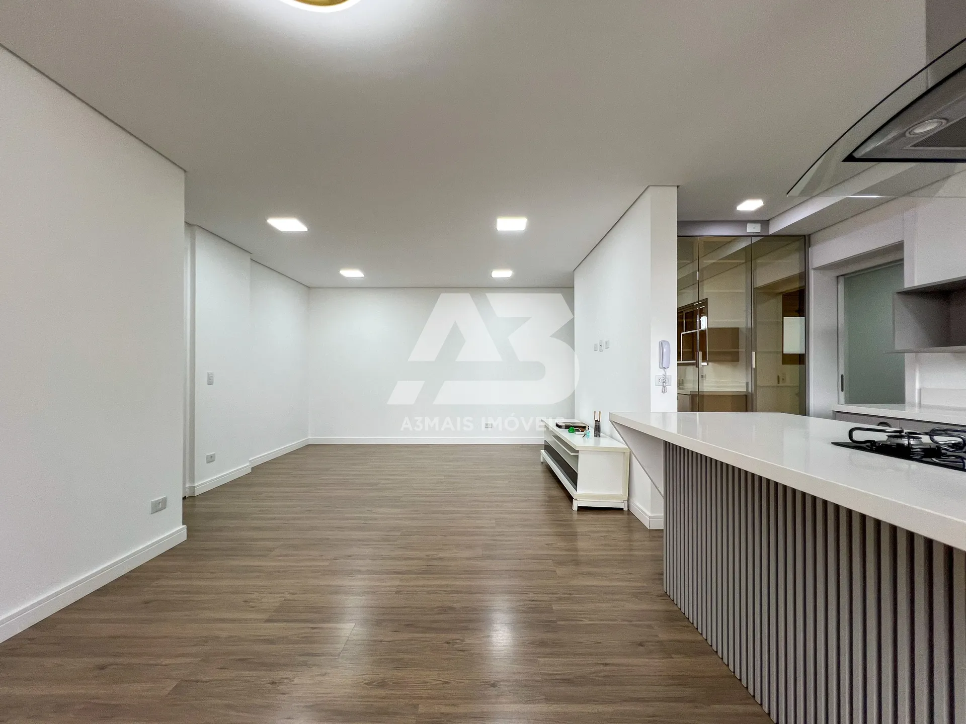103 m² apartment with an open-plan gas kitchen — photo 8