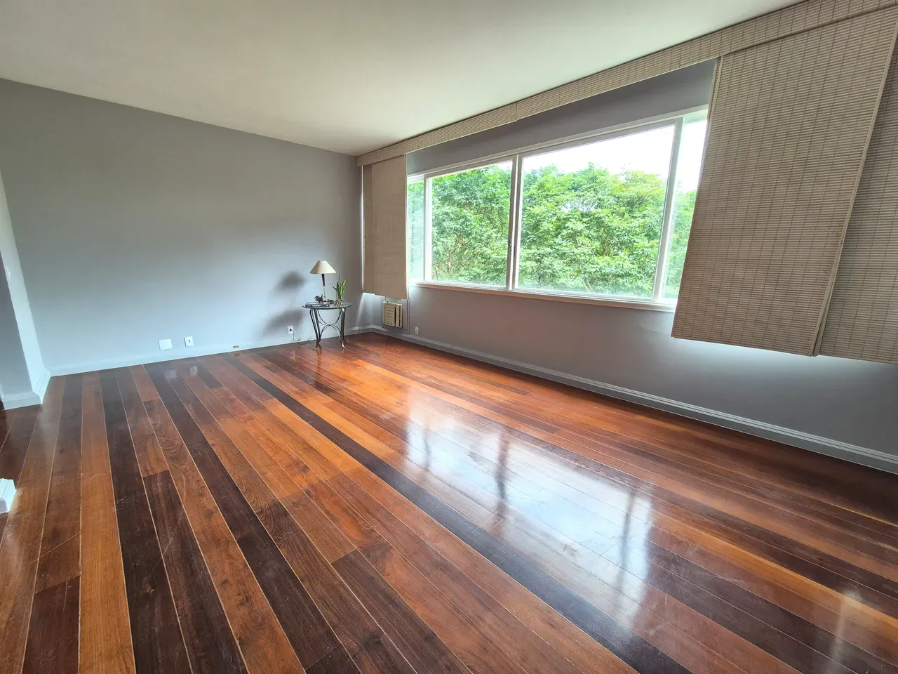Unfurnished 4-bedroom apartment with a private garden