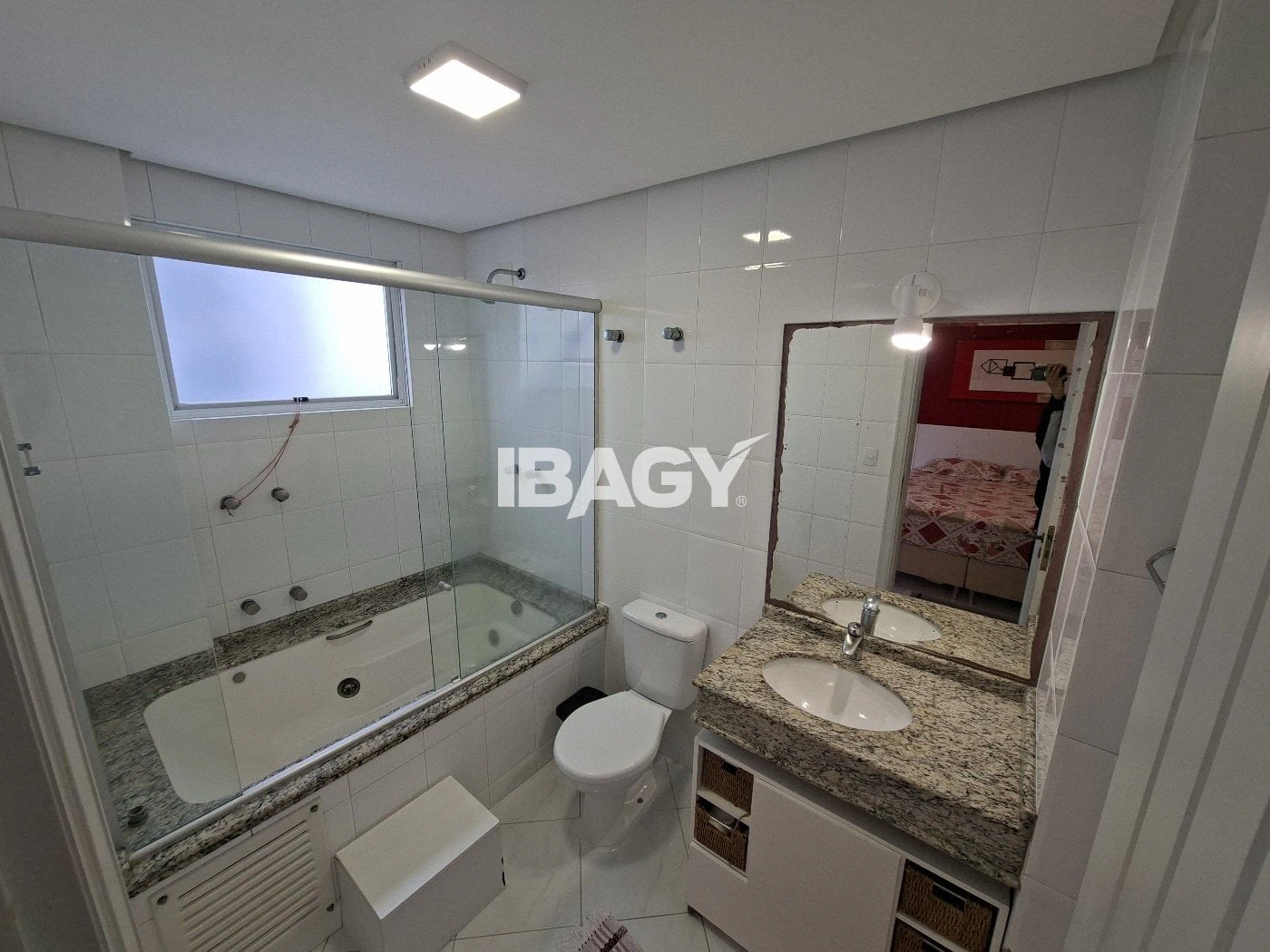 3-bedroom apartment with a bathtub in Florianópolis — photo 19