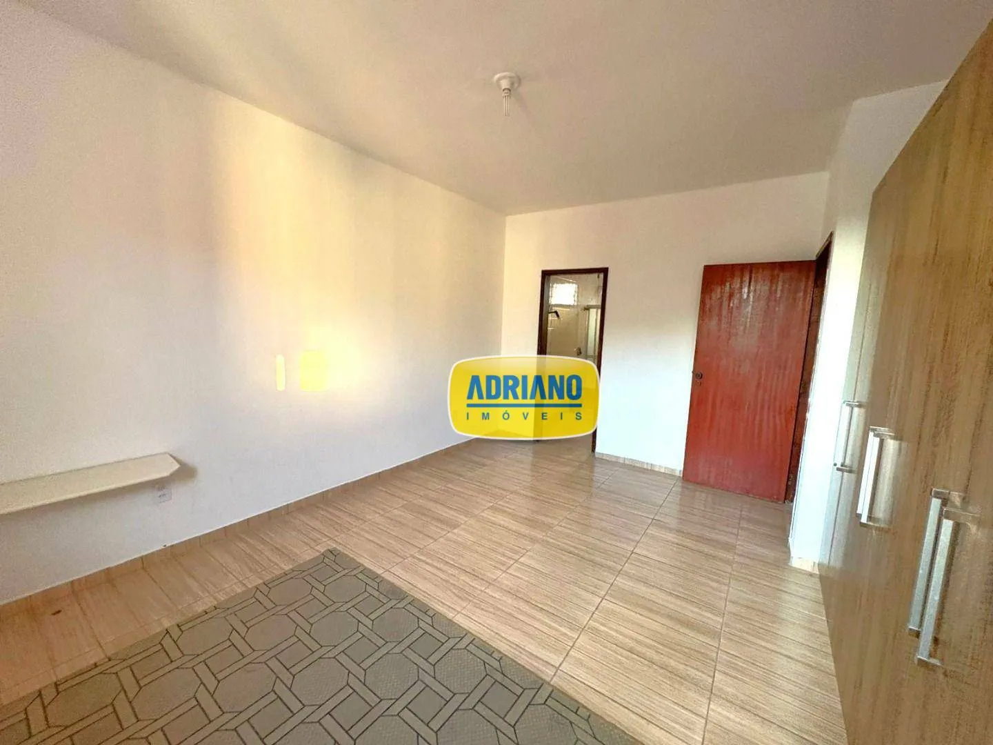 House with 5 bedrooms and 4 parking spaces, 400 m² — photo 25