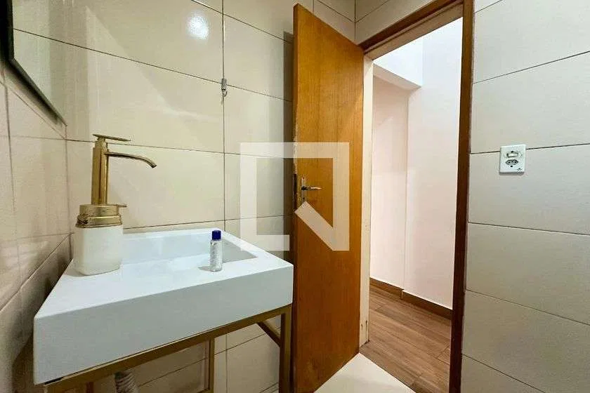 Apartamento de 3 quartos com cozinha separada e 70 m² — photo 13