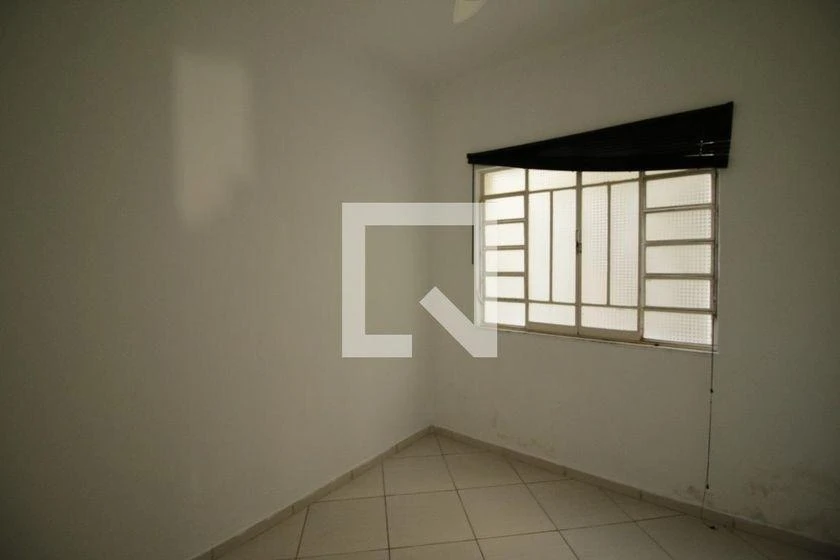 Casa de 381 m² com 7 quartos, 4 banheiros e jardim — photo 49