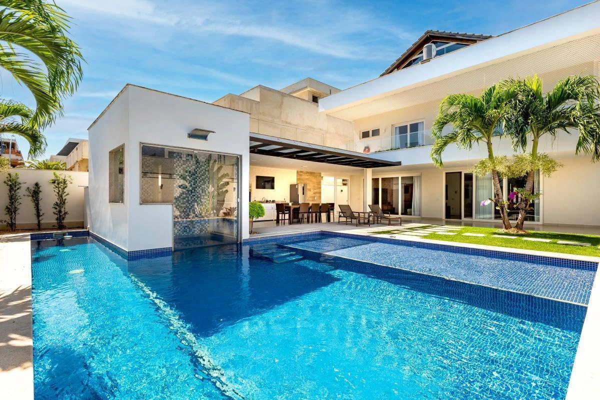 House with 4 en-suite bedrooms and 7 baths at 630 m² — photo 2
