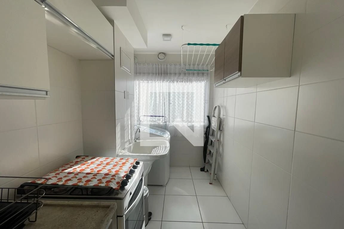 Furnished 2-bedroom apartment with balcony — photo 33