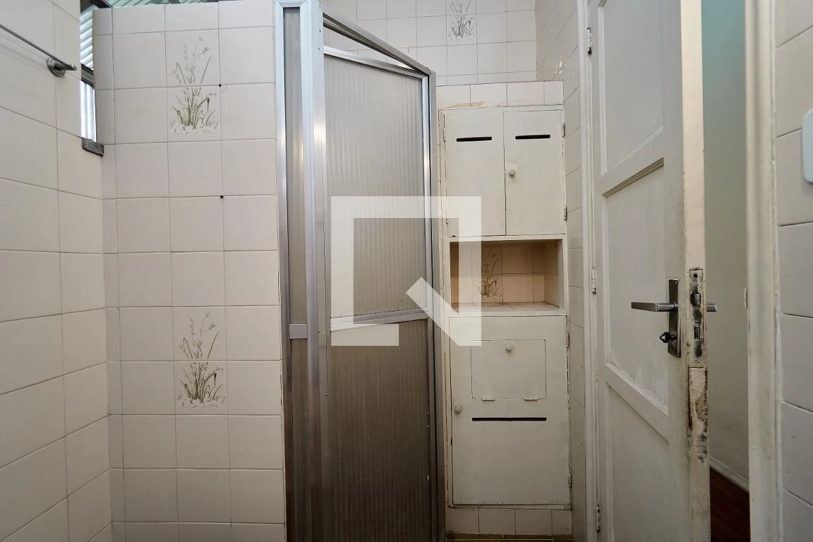 2-bedroom apartment with a bathtub — photo 29