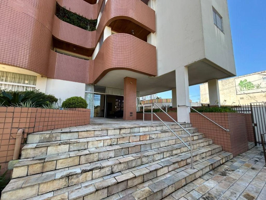 3-bedroom apartment with a home office in Curitiba — photo 37