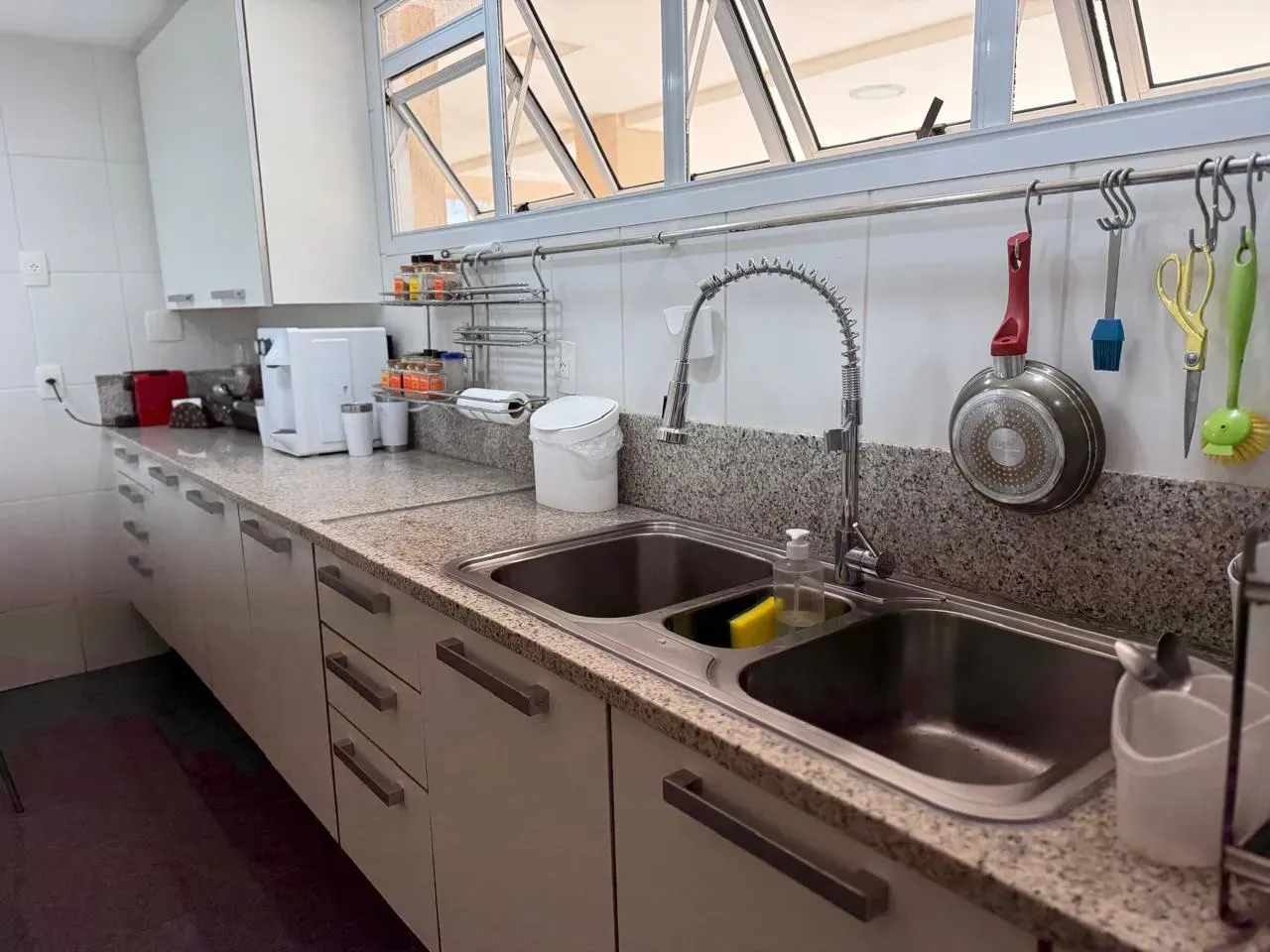 Furnished 470 m² house with 4 en-suite bedrooms and pool — photo 25