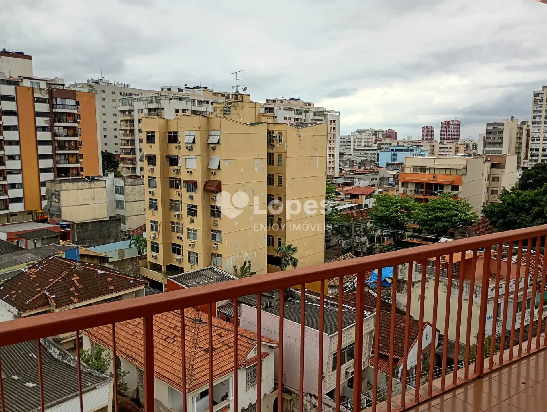 2-bedroom apartment with a mountain view — photo 18