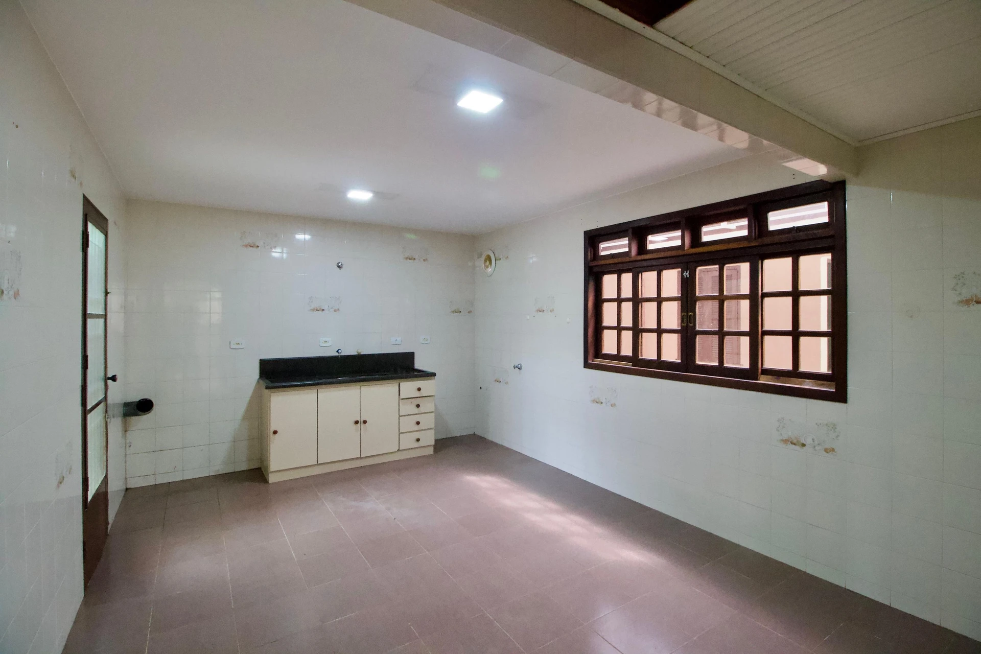 4-bedroom house with a garden in Curitiba — photo 30