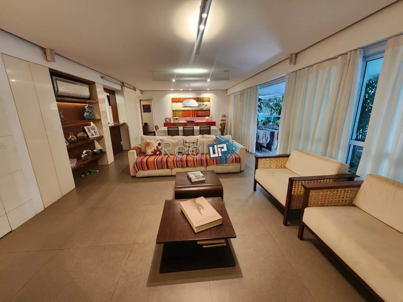 4-bedroom apartment with 227 m² and 3 parking spaces — photo 6